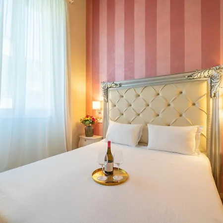 Residenza Conte Di Cavour & Rooftop Guest house 2*